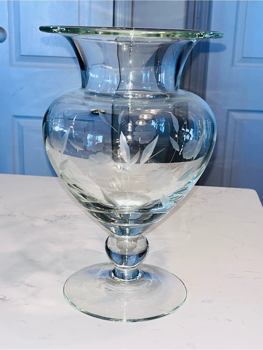 VTG Fostoria urn-shaped pedestal vase with etched daisies and a ball stem 10”